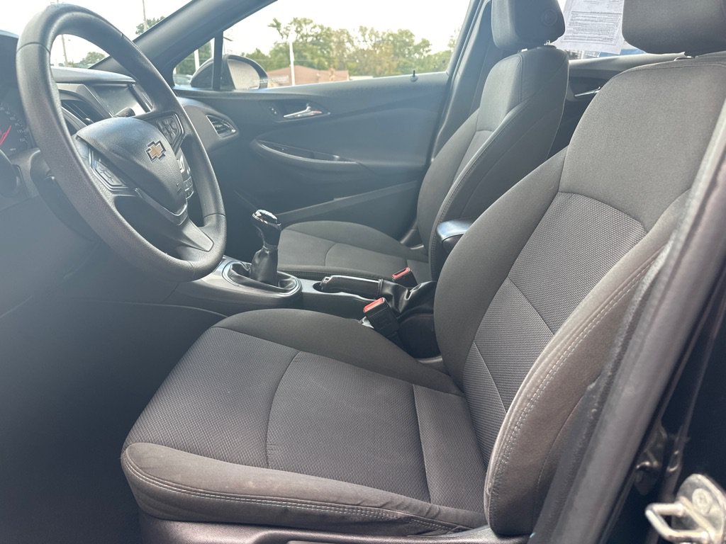 Used 2017 Chevrolet Cruze LT w/ RS Package FWD image 2