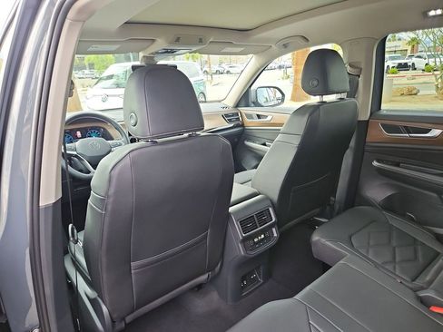 New 2026 Volkswagen Atlas SE FWD image 16