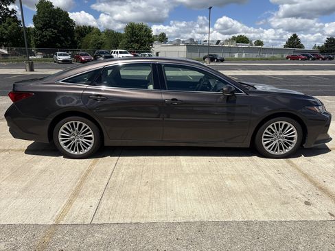 Used 2020 Toyota Avalon Limited w/ Protection Package FWD image 3