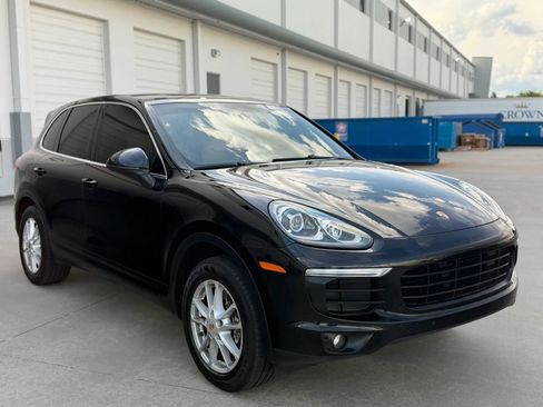 Used 2016 Porsche Cayenne w/ Premium Package AWD/4WD image 4