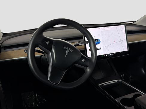 Used 2021 Tesla Model 3 Standard Range Plus RWD image 17