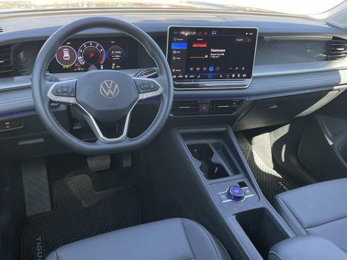 Used 2026 Volkswagen Tiguan SE FWD image 6