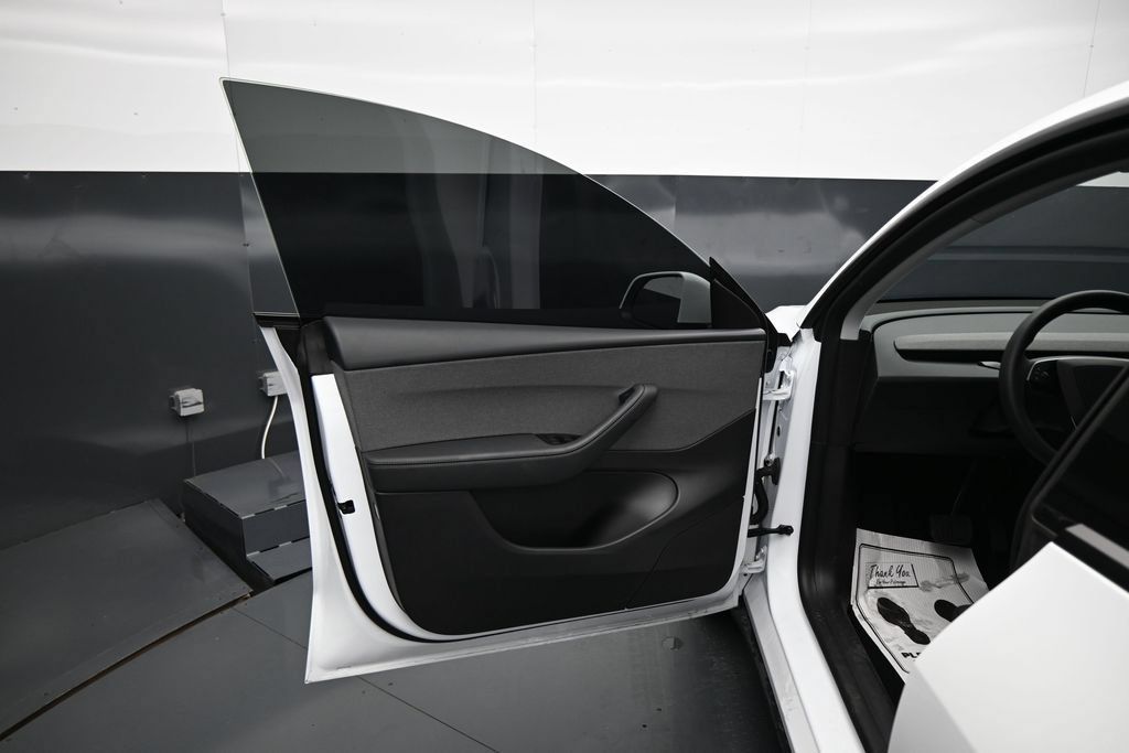 Used 2026 Tesla Model Y 2WD image 10