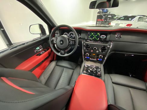 Used 2021 Rolls-Royce Cullinan image 28