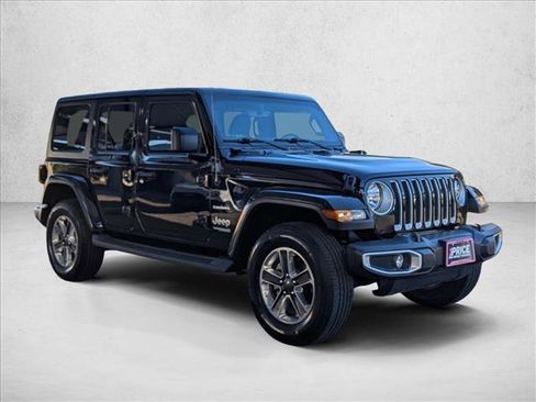 Used 2019 Jeep Wrangler Unlimited Sahara image 4