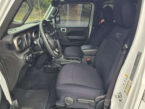 Used 2018 Jeep Wrangler Unlimited Sport image 12