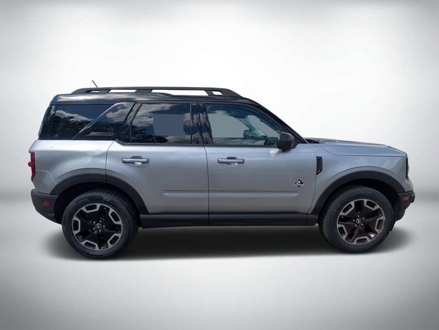 Used 2022 Ford Bronco Sport Outer Banks w/ Tech Package AWD/4WD image 3