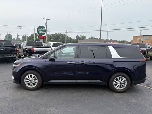 Used 2023 Kia Carnival LX FWD image 20