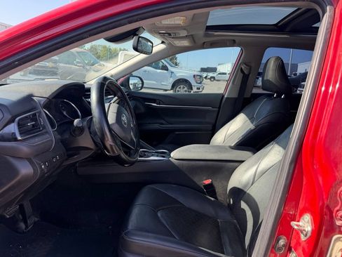 Used 2019 Toyota Camry XSE FWD image 11