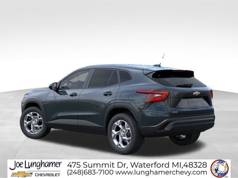 New 2026 Chevrolet Trax LS w/ LS Convenience Package FWD image 3