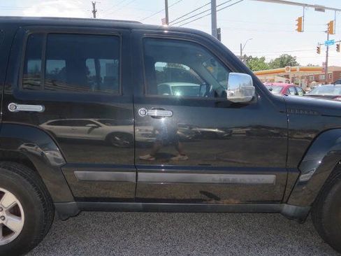Used 2012 Jeep Liberty Sport image 30