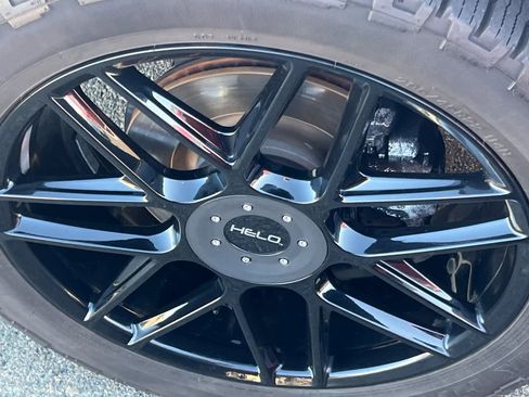 Used 2020 Ford Explorer XLT image 22