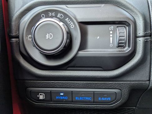 Certified 2025 Jeep Wrangler Unlimited Sahara AWD/4WD image 51