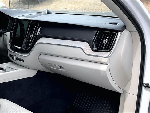 Used 2021 Volvo XC60 T8 Inscription w/ Advanced Package image 18