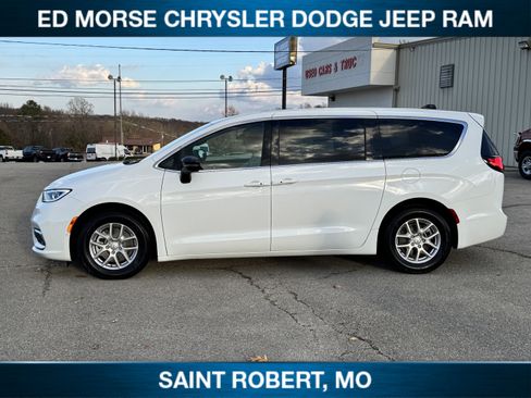 New 2026 Chrysler Pacifica Select FWD image 8