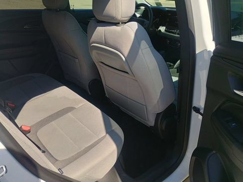 Used 2025 Chevrolet TrailBlazer LT AWD/4WD image 16