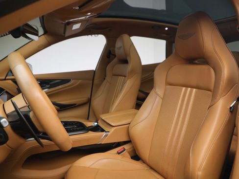 Used 2025 Aston Martin DBX 707 AWD/4WD image 16