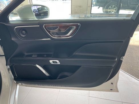 Used 2018 Lincoln Continental Reserve image 25