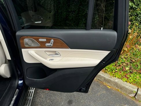 Used 2022 Mercedes-Benz GLS 450 4MATIC image 23