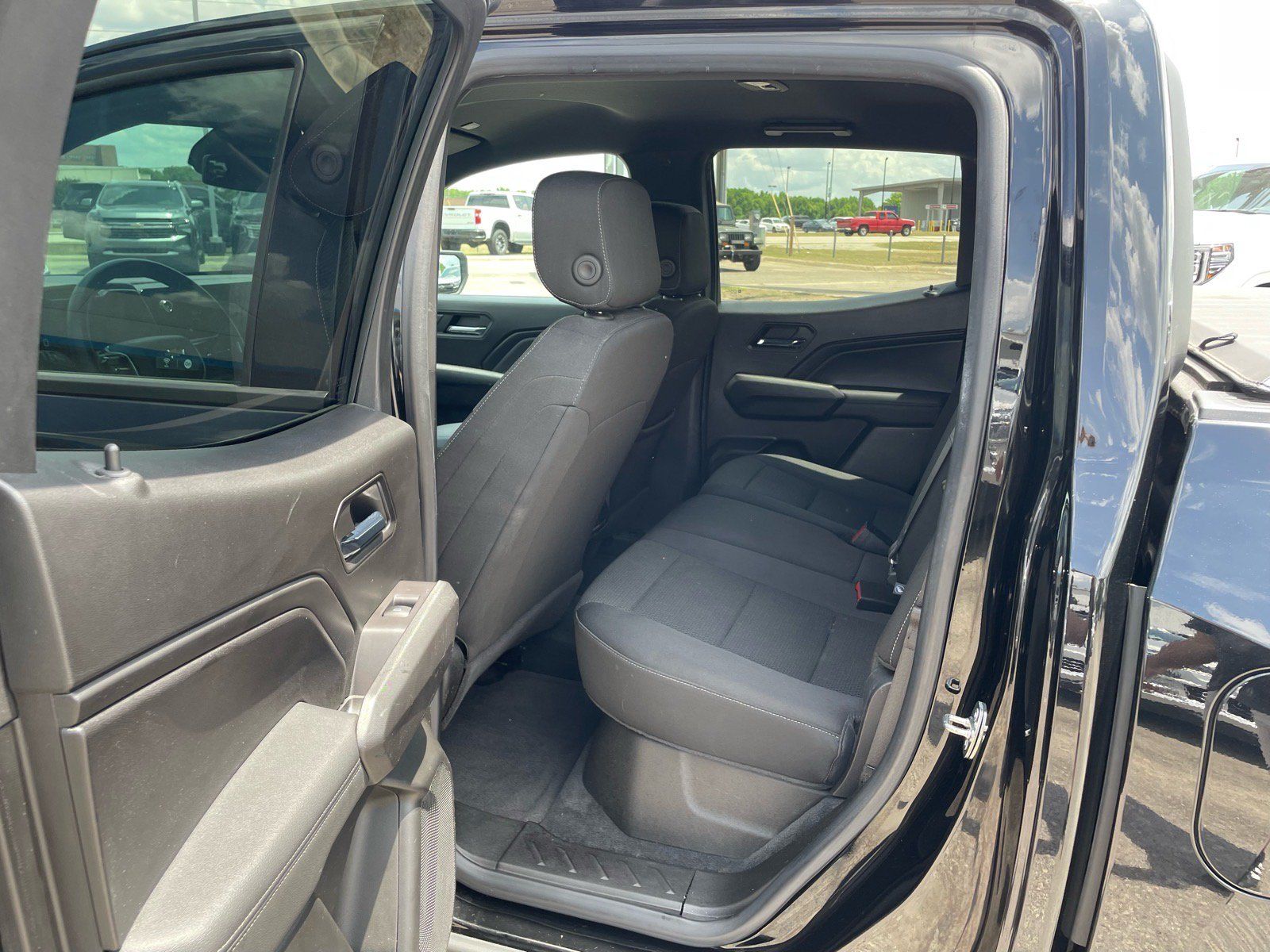 Used 2023 Chevrolet Colorado LT w/ LT Convenience Package II AWD/4WD image 14