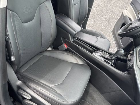 Used 2022 Jeep Compass Limited image 33