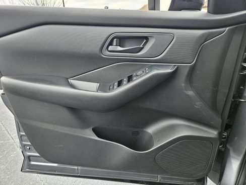 Used 2024 Nissan Rogue S image 30