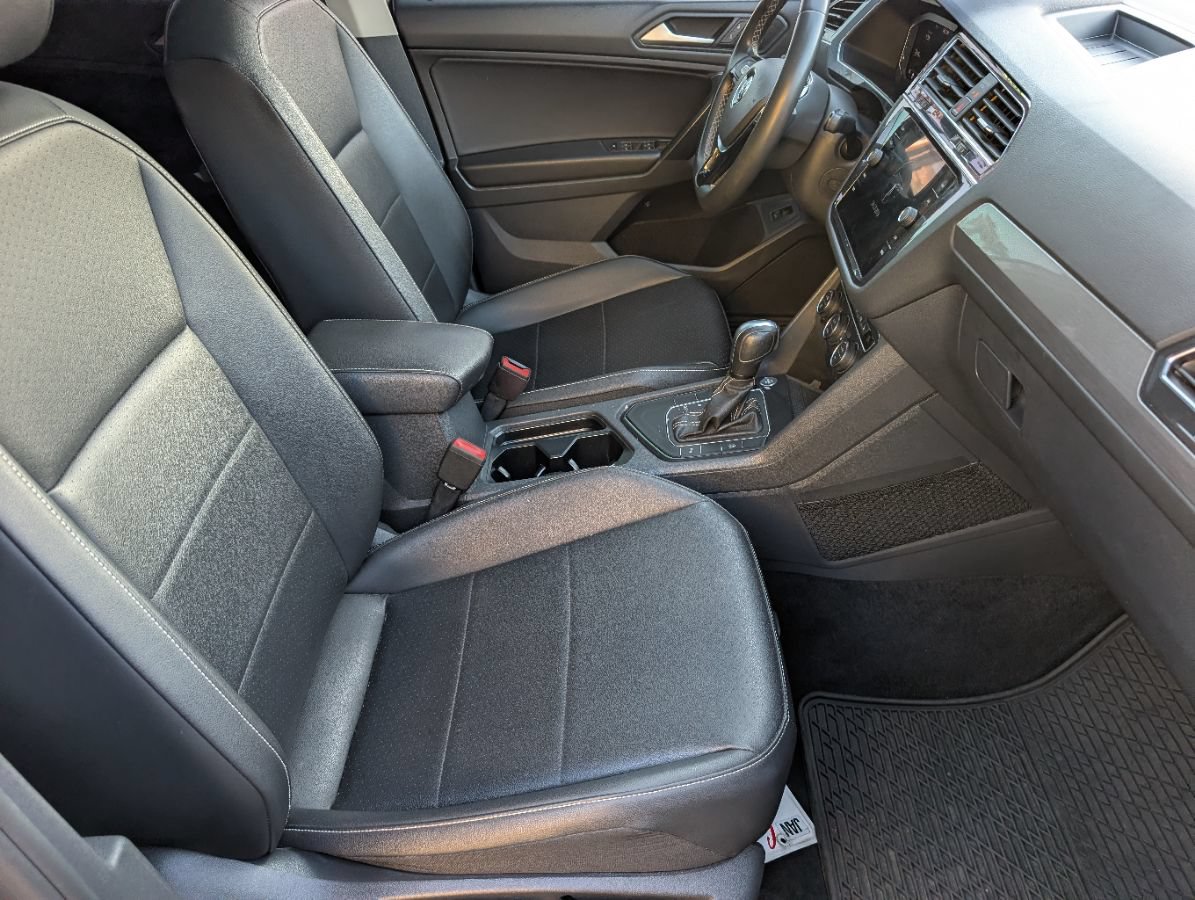 Used 2021 Volkswagen Tiguan SEL FWD image 12
