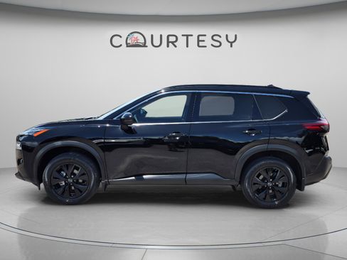Certified 2023 Nissan Rogue SV w/ SV Premium Package AWD/4WD image 2