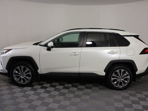 Used 2022 Toyota RAV4 XLE Premium AWD/4WD image 5
