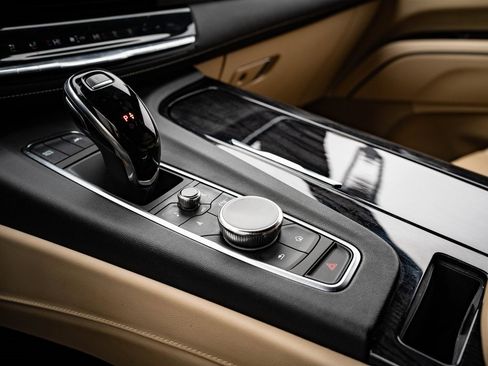 Used 2021 Cadillac Escalade ESV Premium Luxury image 40