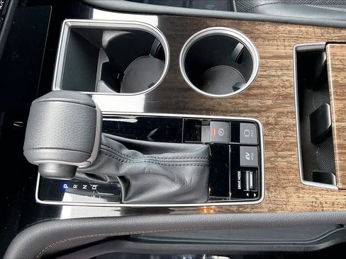 Used 2025 Toyota Sienna Platinum image 20