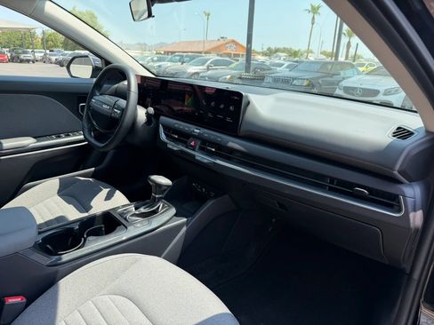Used 2025 Kia K4 EX FWD image 31