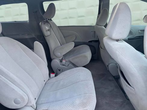 Used 2014 Toyota Sienna LE FWD image 13