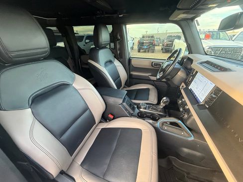 Used 2023 Ford Bronco Wildtrak image 11