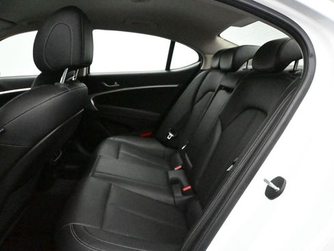 Used 2022 Genesis G70 2.0T image 9