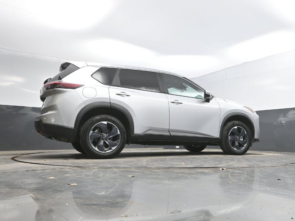 Used 2025 Nissan Rogue SV AWD/4WD image 36