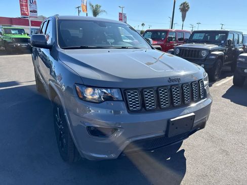 Used 2020 Jeep Grand Cherokee Altitude RWD image 8