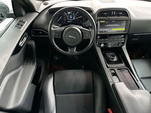 Used 2020 Jaguar F-PACE Premium image 22