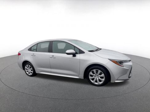 Used 2025 Toyota Corolla LE image 2