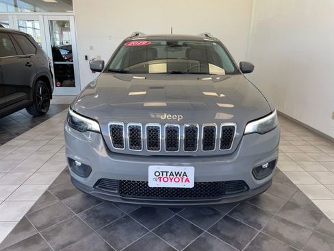 Used 2019 Jeep Cherokee Latitude Plus w/ Cold Weather Group AWD/4WD image 3