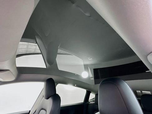 Used 2022 Tesla Model Y Long Range image 26