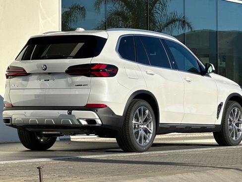 New 2026 BMW X5 xDrive40i w/ Premium Package AWD/4WD image 3