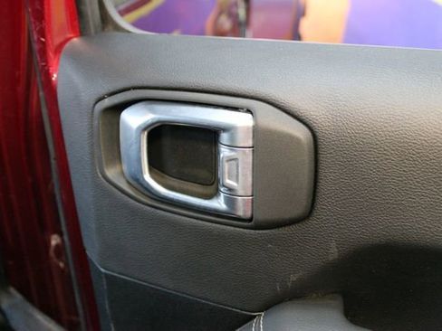 Used 2021 Jeep Wrangler Unlimited Sahara AWD/4WD image 12