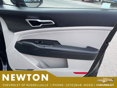 Used 2025 Kia Sportage EX FWD image 30
