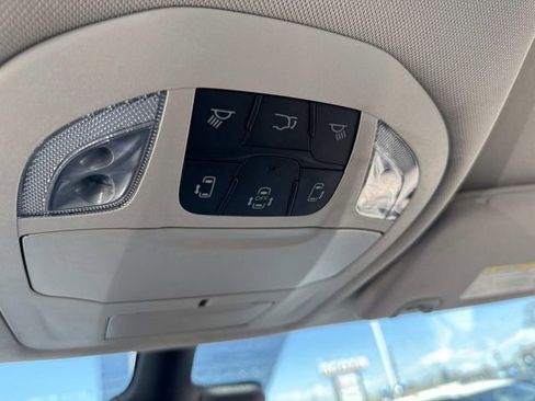 Used 2024 Chrysler Pacifica Limited FWD image 27
