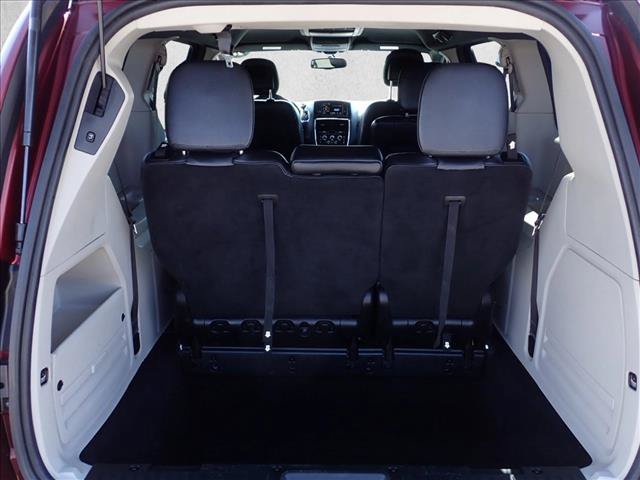 Used 2017 Dodge Grand Caravan SXT w/ Rear Park Assist Package FWD image 8