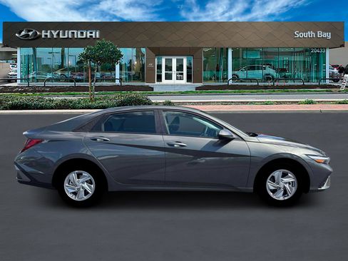 New 2026 Hyundai Elantra SE FWD image 9