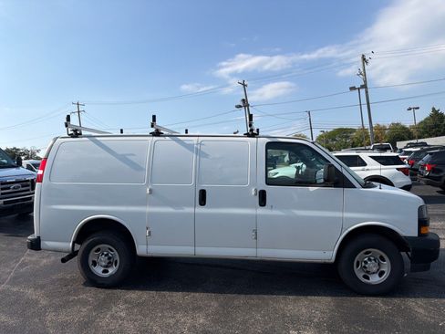 Used 2021 Chevrolet Express 2500 w/ Driver Convenience Package RWD image 4