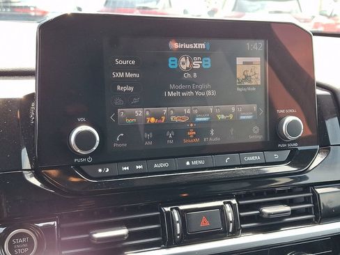 Used 2022 Nissan Pathfinder SV AWD/4WD image 18