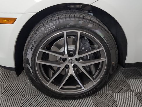 Certified 2025 Porsche Macan image 14